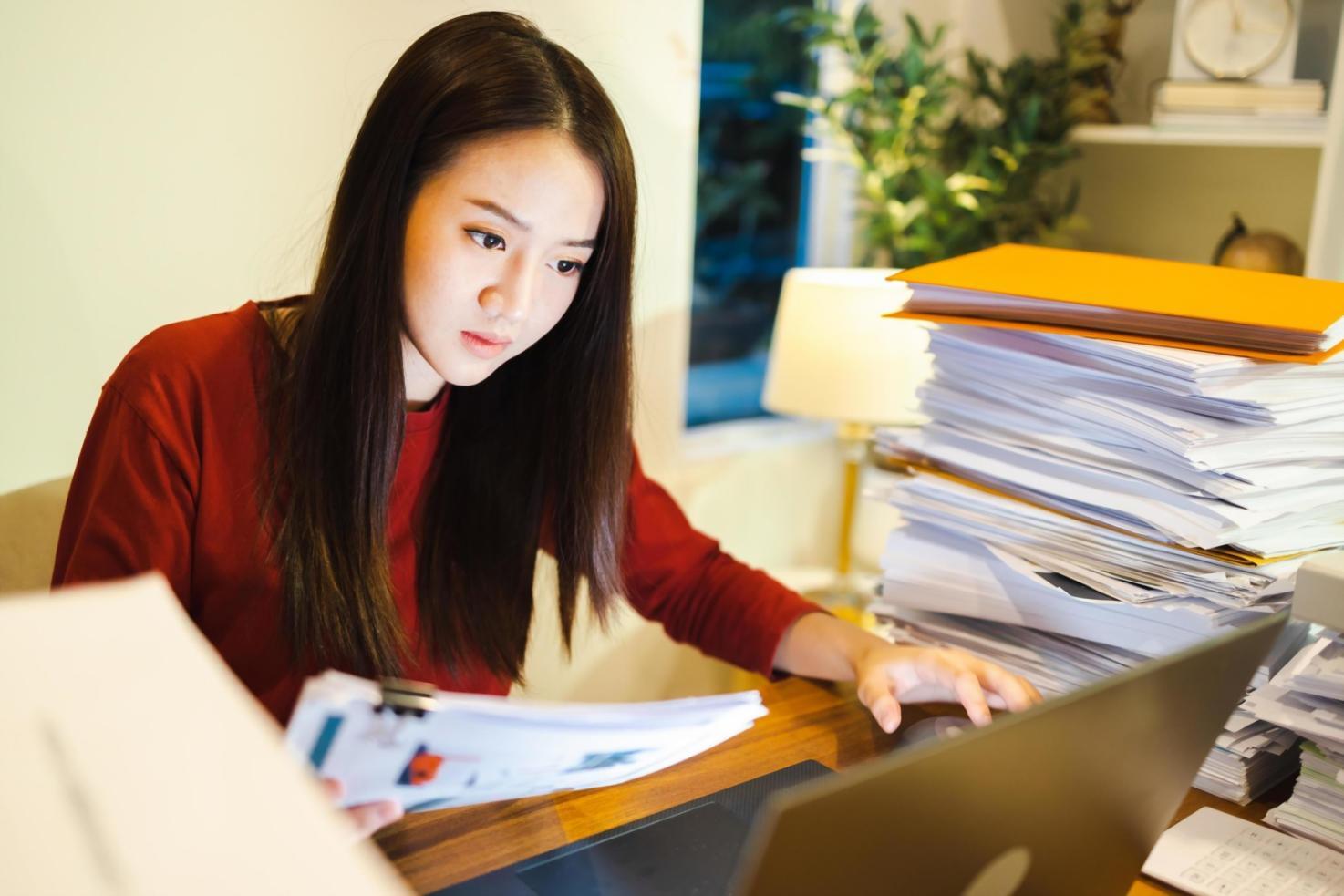 Tableau de bord financier avec graphiques et indicateurs de performance